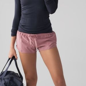 Lululemon Hotty Hot Short *2.5"